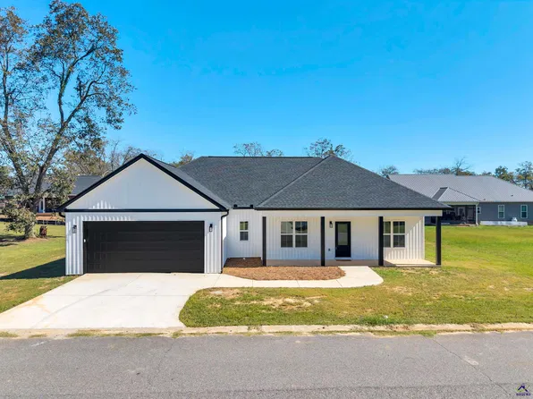 143 Village Cir, Cochran, GA 31014