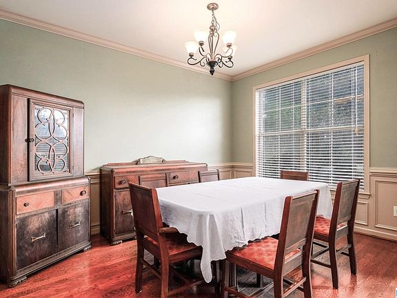 3rd image of 170 Chinaberry Ln