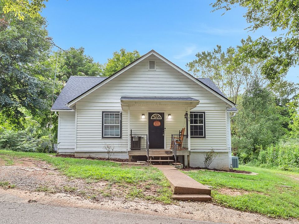 1st image of 306 Davis Dr