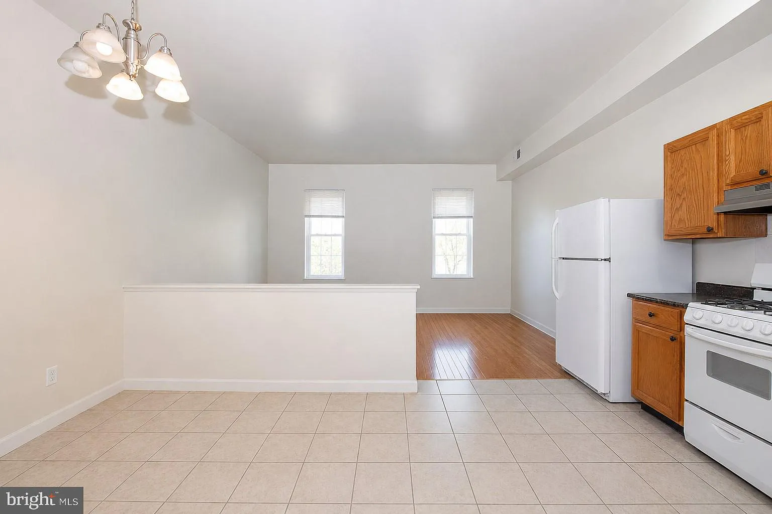 2 bed, 900 sqft, $1,400 — Photo 4