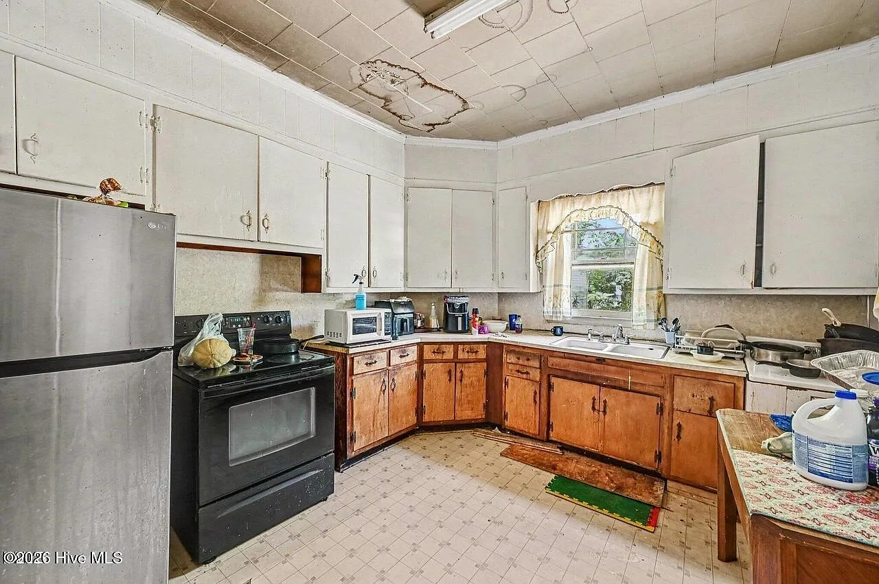 2 bed, 1.0 bath, $1,200 — Photo 3