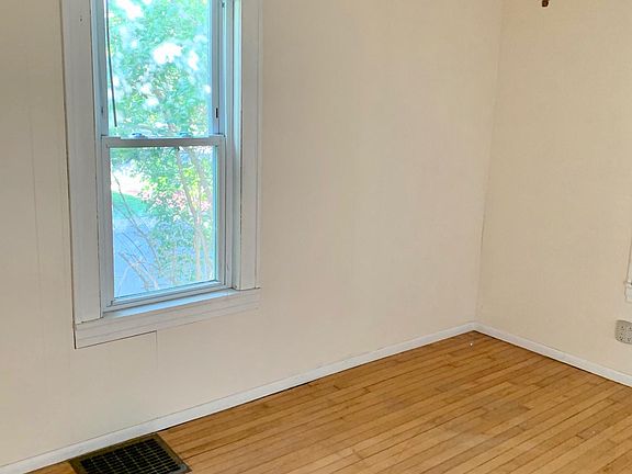 5th image of 216 20th Ave NE #1