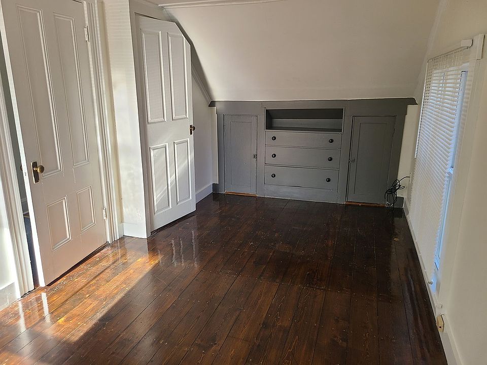 1st image of 49 Pleasant St #6