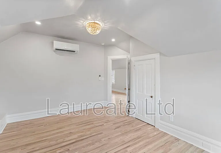 1058 N Pearl St #4 — Photo 8