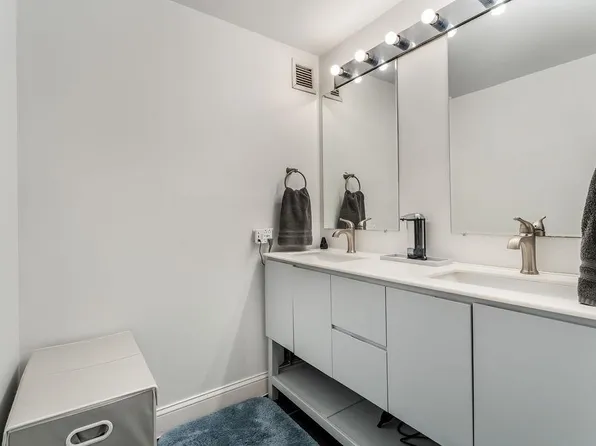 2110 Harmon Cove Tower image 29 of 50