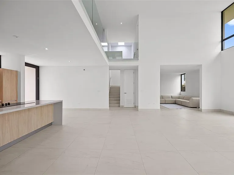 135 Salonga St — Photo 11