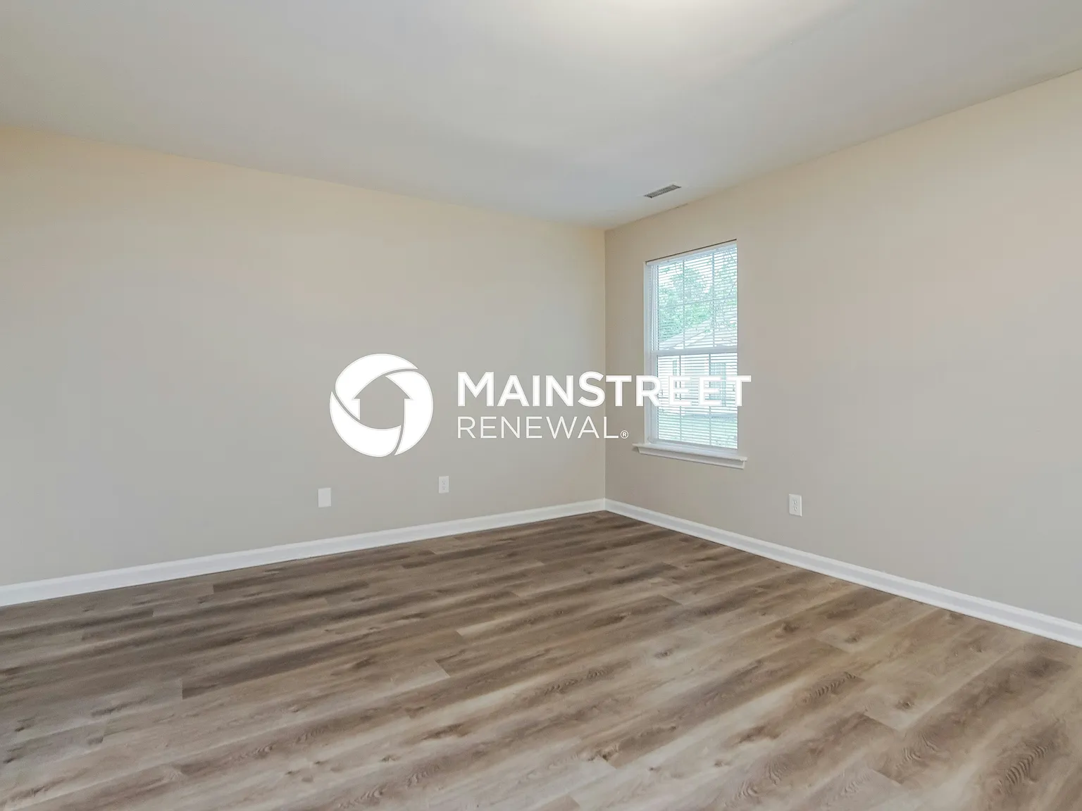 5828 Weddington Rd — Photo 4