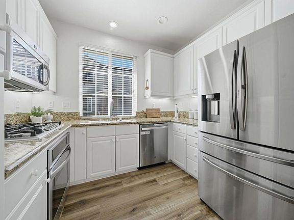 3rd image of 2855 Bear Valley Rd