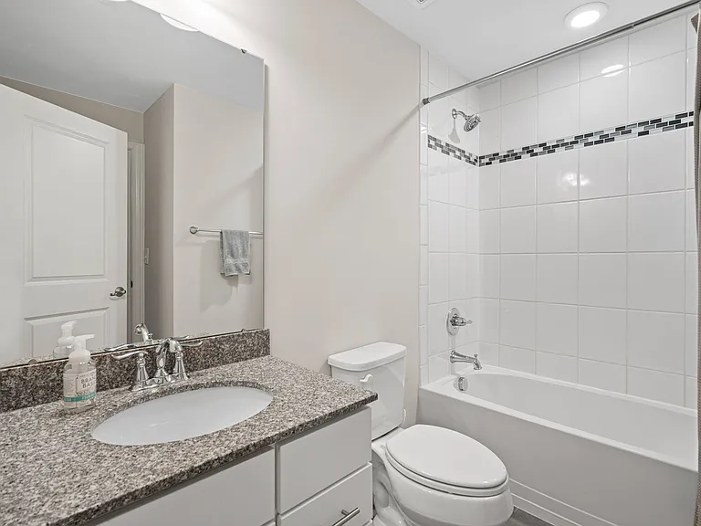 1527 S Church St — Photo 23
