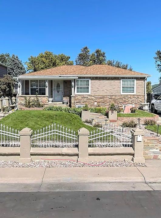 2nd image of 2935 W Park Pl