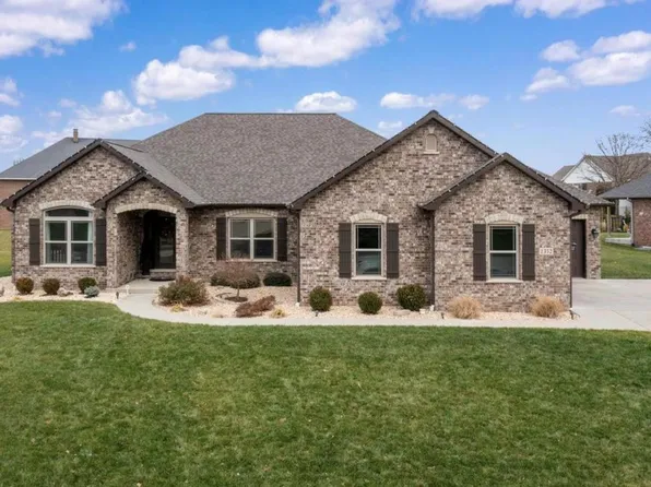 1352 Palmer Creek Dr, Columbia, IL 62236