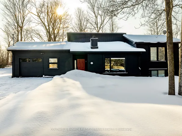 6779 Roger Stevens Dr, Montague, ON K7A 4S6