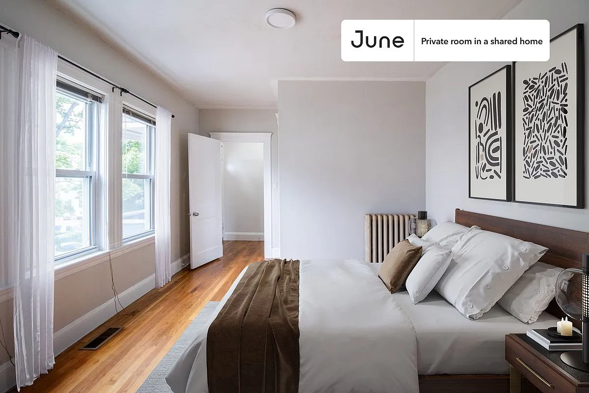 Full bedroom in 4 bed/1 bath home in Mission Hill #1227 A — Photo 1
