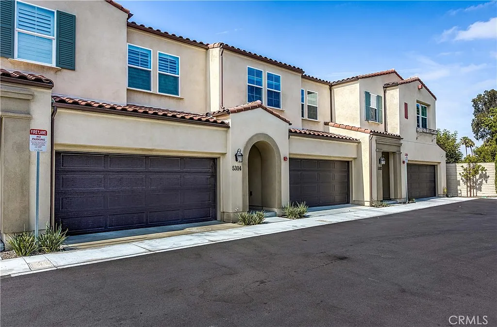 3 bed, 2.5 bath, 1701 sqft, $4,700 — Photo 1