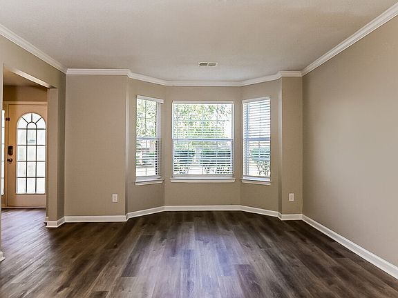 4th image of 130 Bellington Dr