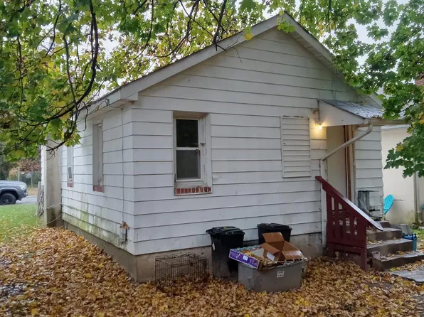 36 Elm St, Salem, NJ 08079