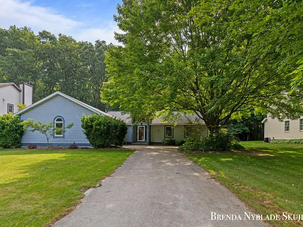 13412 Forest Park Dr, Grand Haven, MI 49417