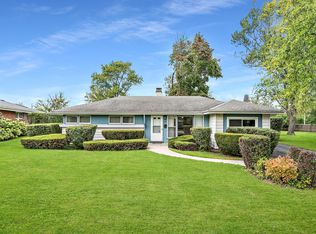 28 Chestnut Rd, Northbrook, IL 60062