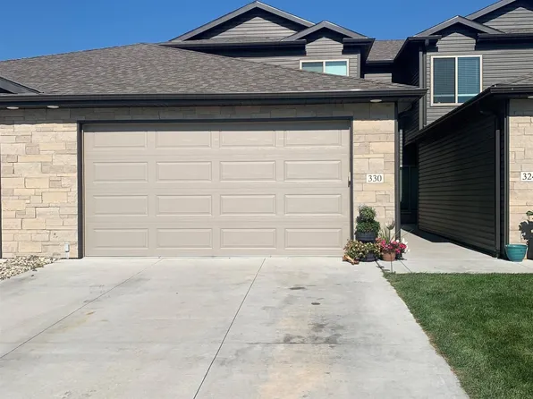 330 Half Moon Dr, Lincoln, NE 68527