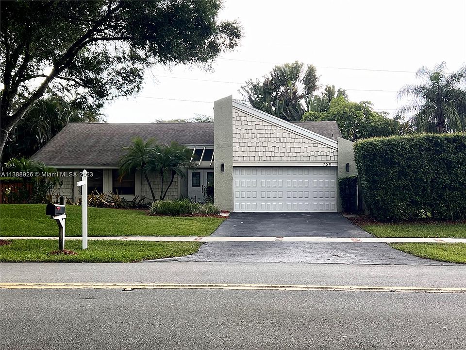 1st image of 750 E Plantation Cir