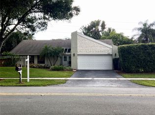 750 E Plantation Cir, Plantation, FL 33324