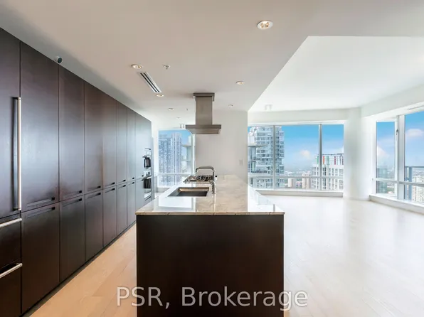 180 University Ave, Toronto, ON