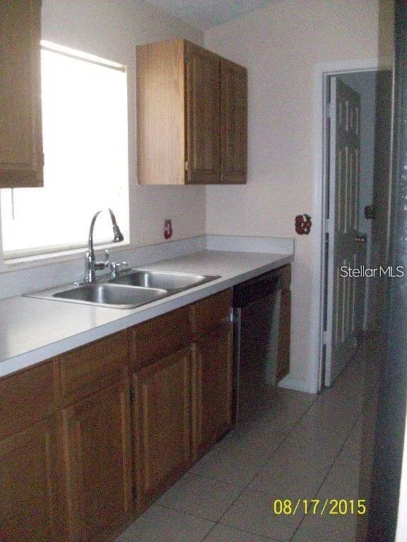 3 bed, 2.0 bath, 1345 sqft, $2,000 — Photo 2