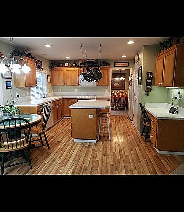 Kitchen w/ food pantry