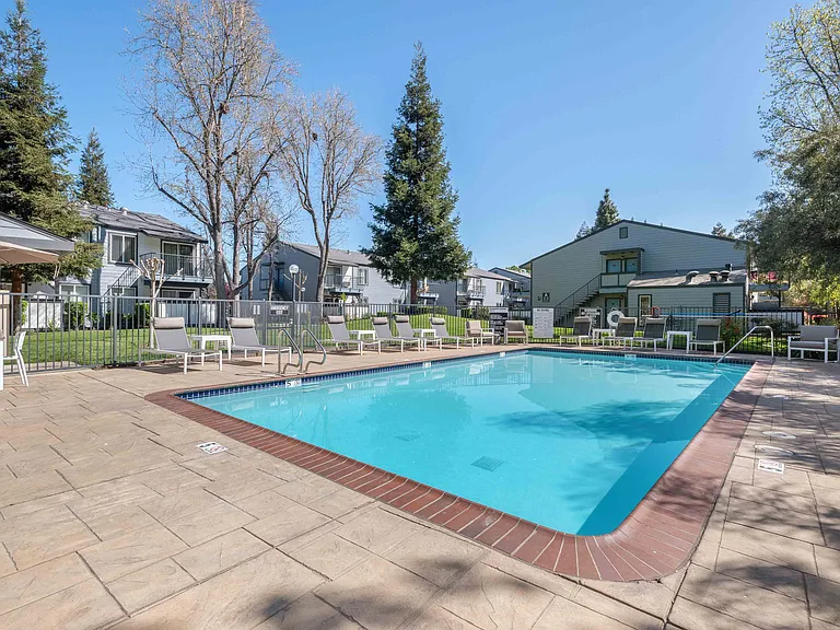 IMT Pleasant Hill — Photo 19