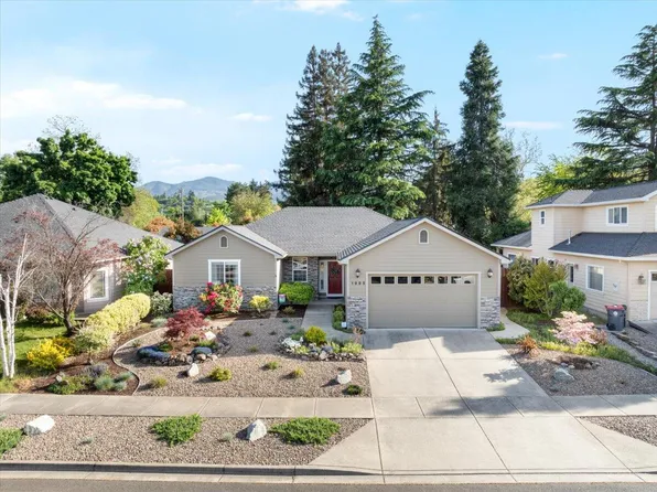 1995 Woodside Dr, Medford, OR 97501