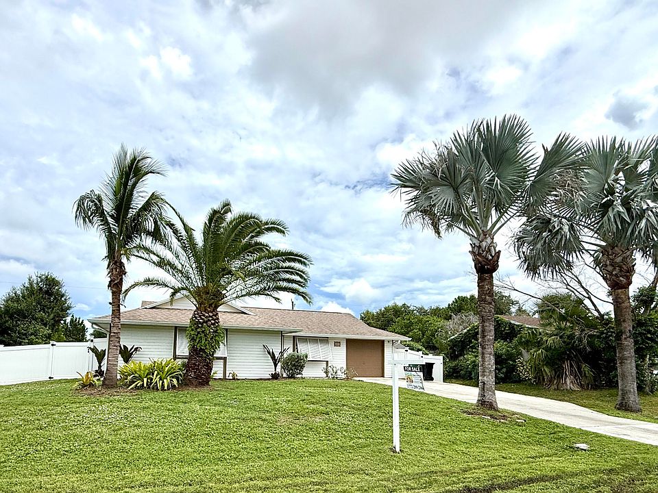1st image of 637 SW GRANADEER Street