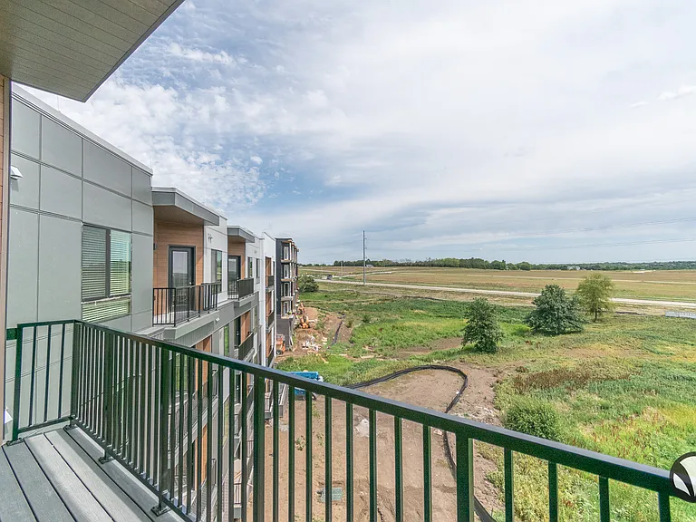 Chateau at Yankee Hill Apartments — Photo 83