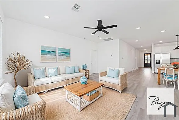 4 bed, 1914 sqft, $3,200 — Photo 1