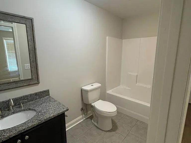 209 E Broad St #J — Photo 6