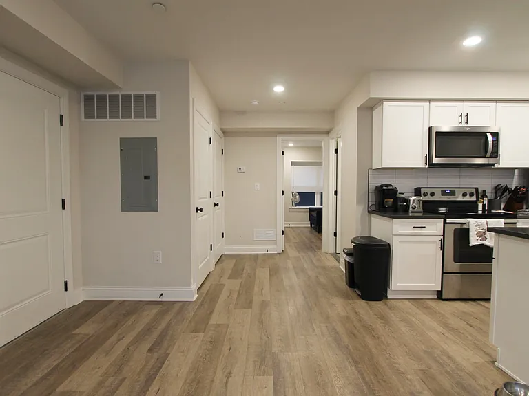 492 Roxborough Ave — Photo 29