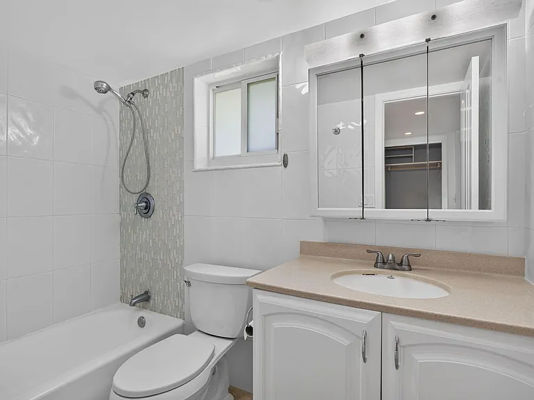 6410 NW 34th Ave — Photo 37
