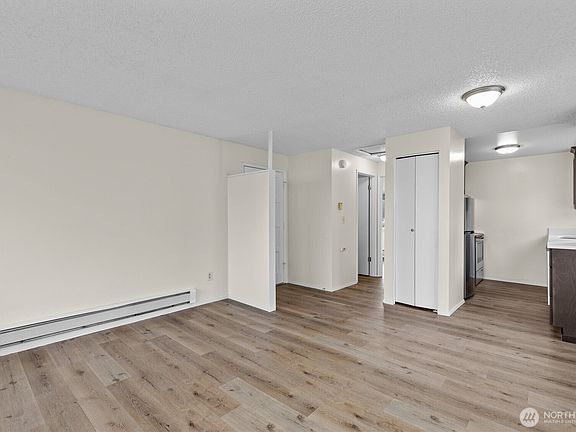 4th image of 2902 N Carr