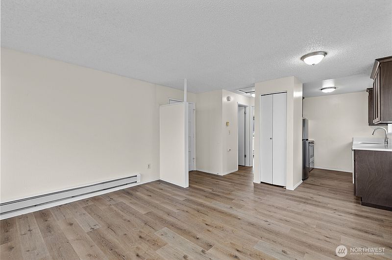 4th image of 2902 N Carr