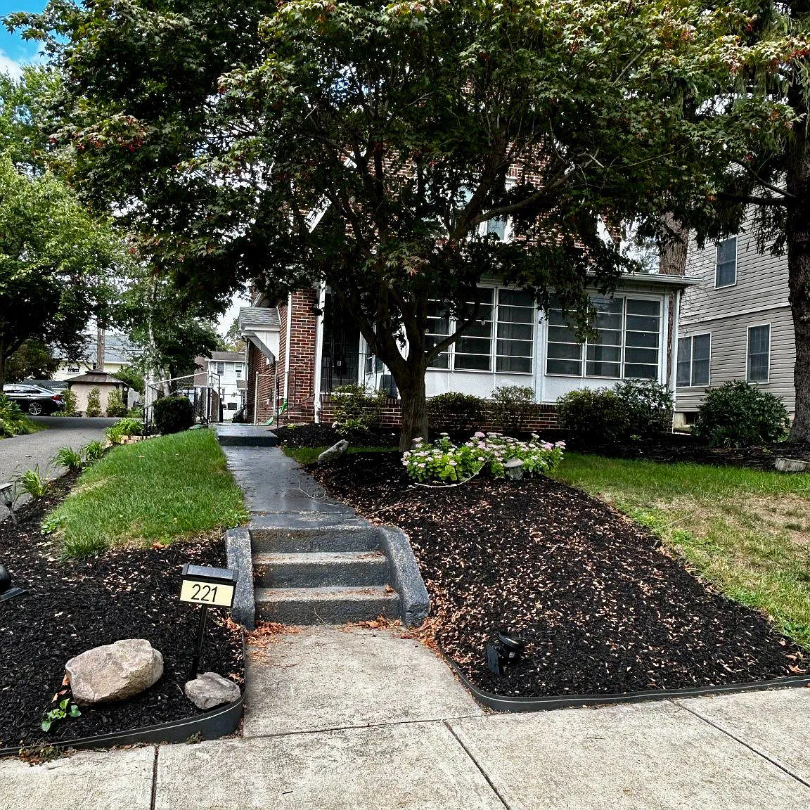 2 bed, 1.0 bath, 2300 sqft, $2,500 — Photo 1