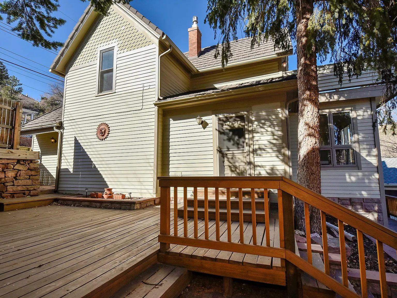 55 Waltham Ave — Photo 2