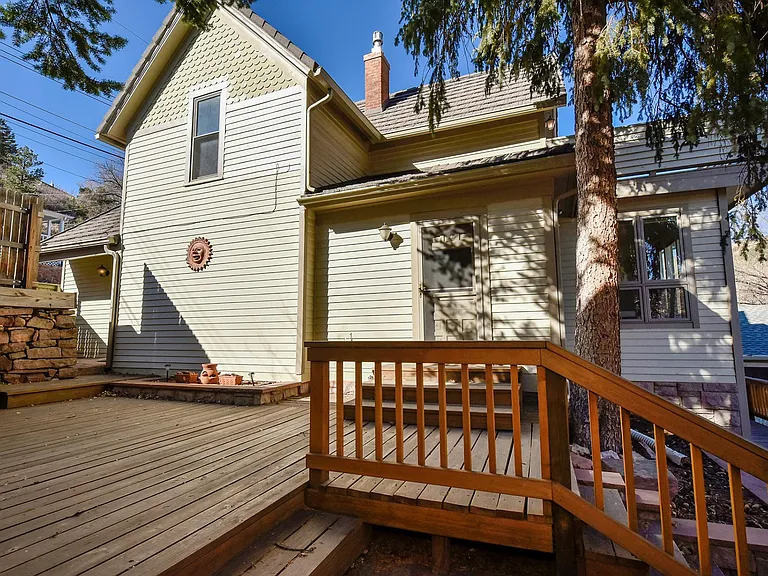 55 Waltham Ave — Photo 2