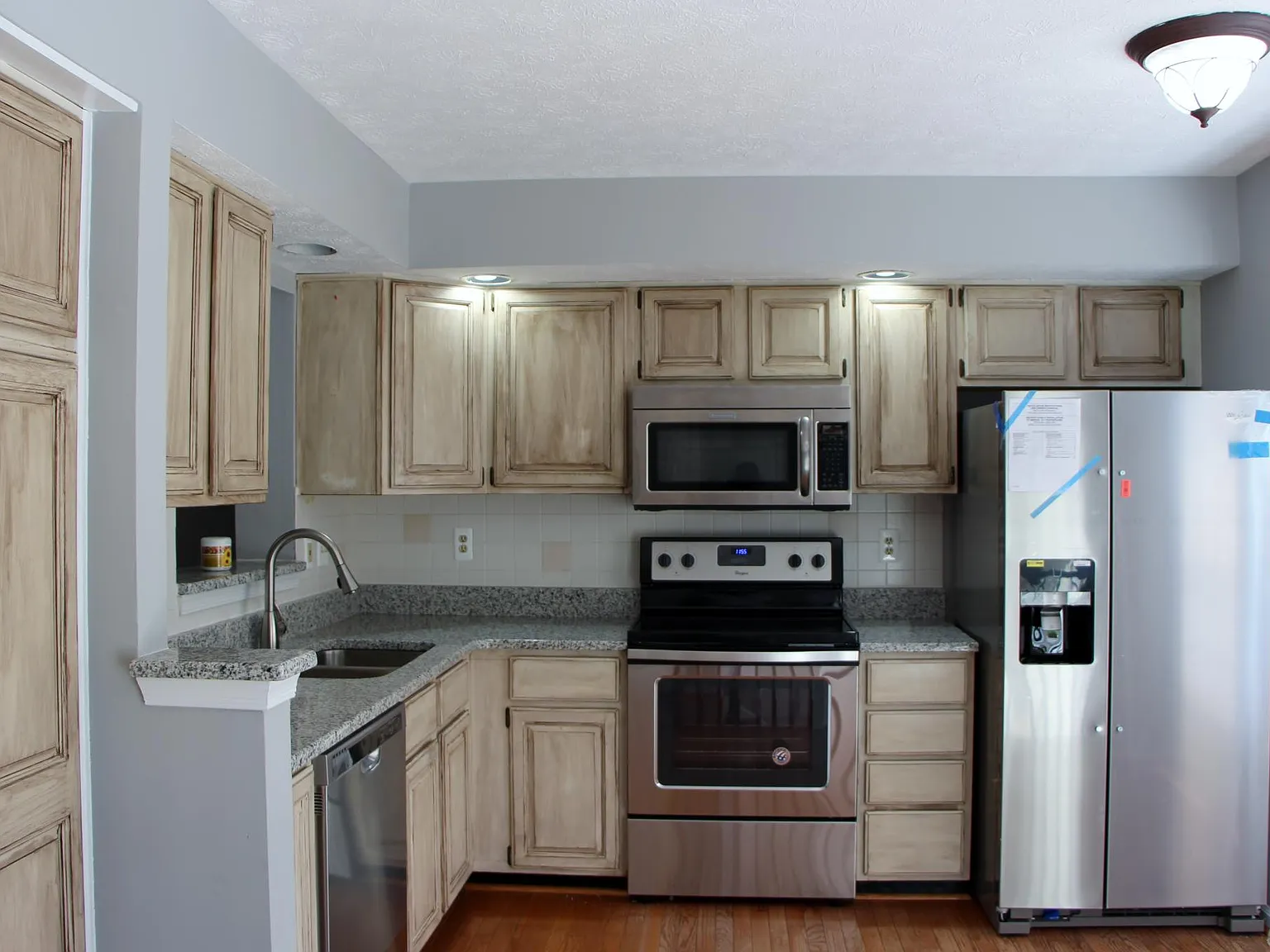 445 Woodhill Dr — Photo 2