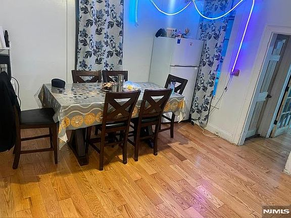 4th image of 141 Kearney St