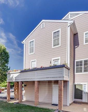 4th image of 44208 Mossy Brook Sq