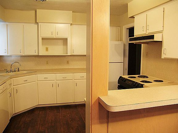 2nd image of 1739 Glennview Dr