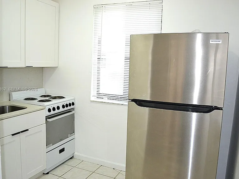 1035 SW 4th St #4 — Photo 5