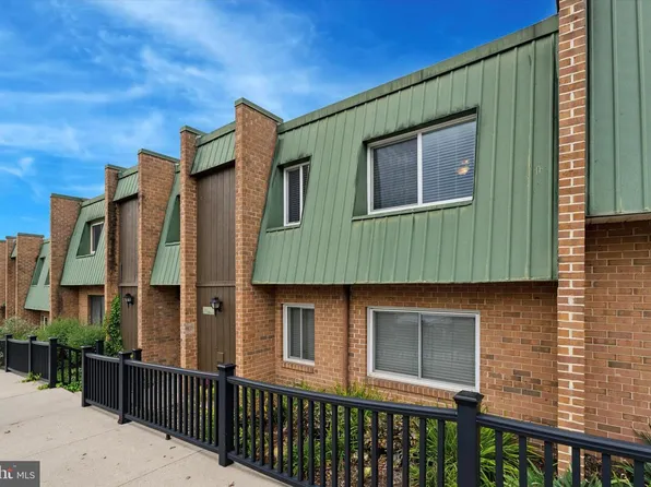 1106 Meadowview Ln, Mont Clare, PA 19453