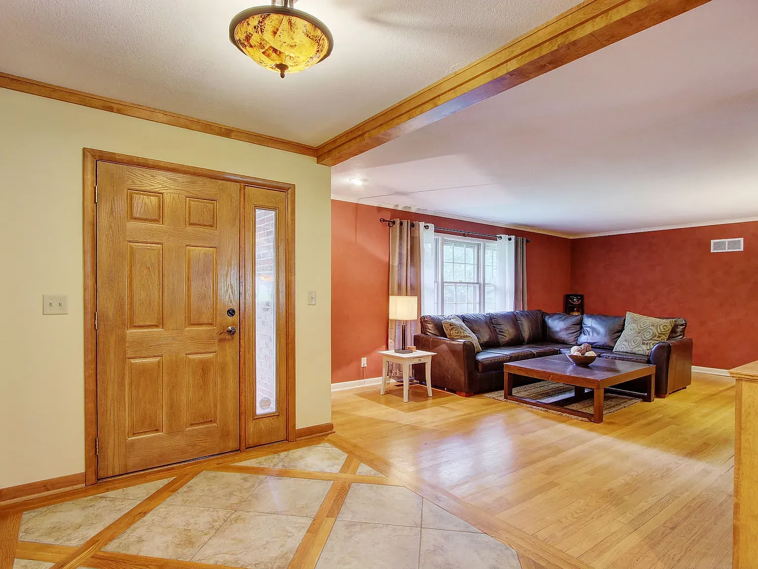 3 bed, 2.5 bath, 2708 sqft, $3,600 — Photo 2