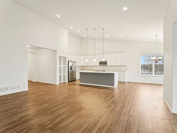 3rd image of 133 Stowe Ct