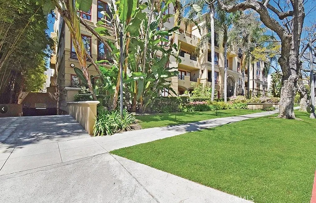 3 bed, 2.5 bath, 1820 sqft, $8,500 — Photo 3